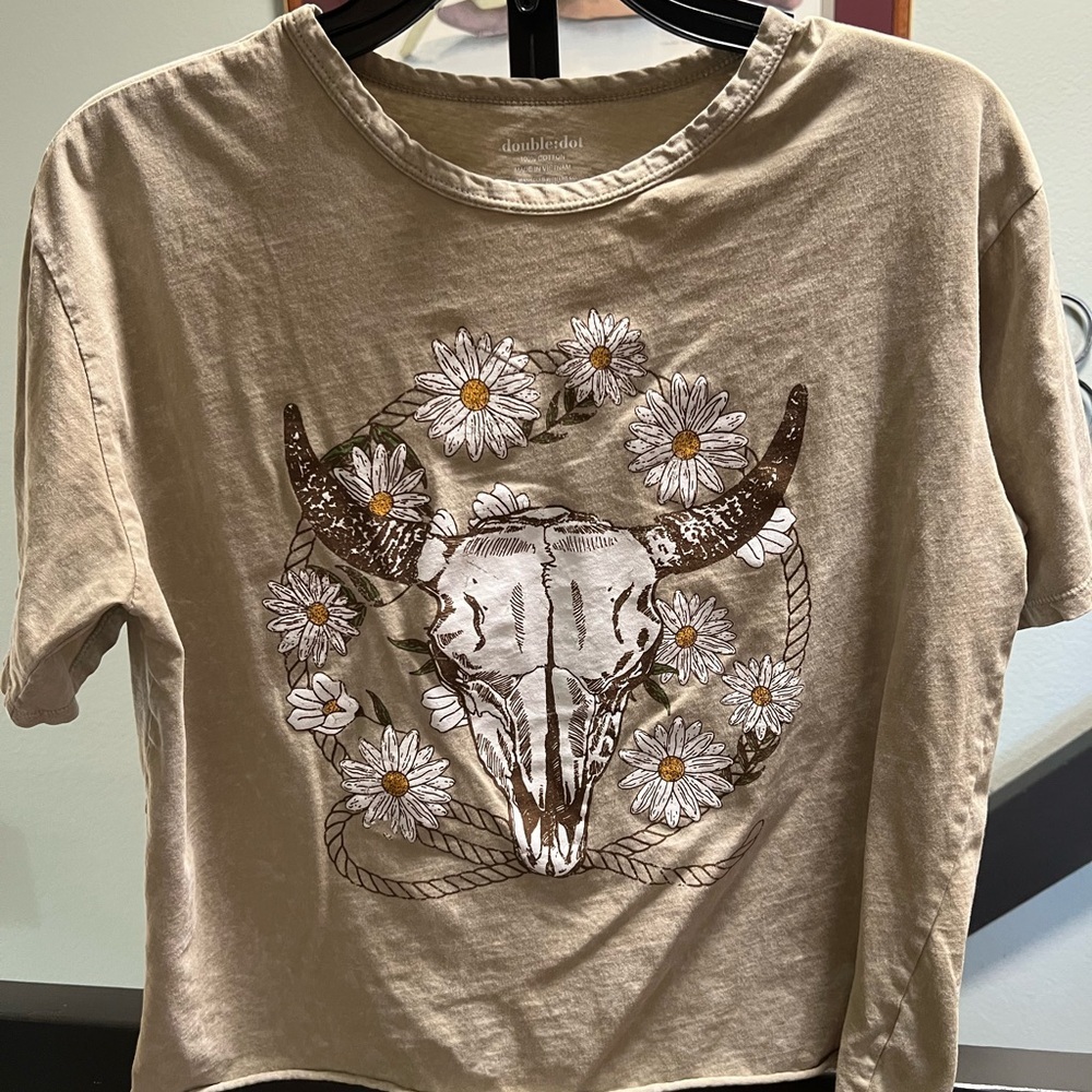Double Dot Tan Graphic Tee with Bull Skull NWOT #278